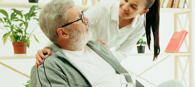 5 techniques pour prodiguer les bons soins à une personne âgée