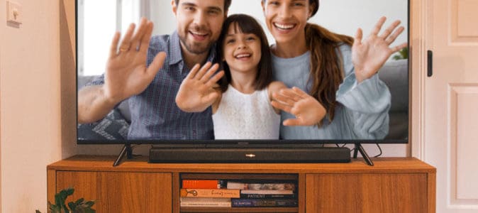 Visio sur TV pour personne âgée : 5 solutions pour garder contact