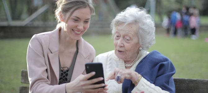 Téléphone portable pour personne alzheimer